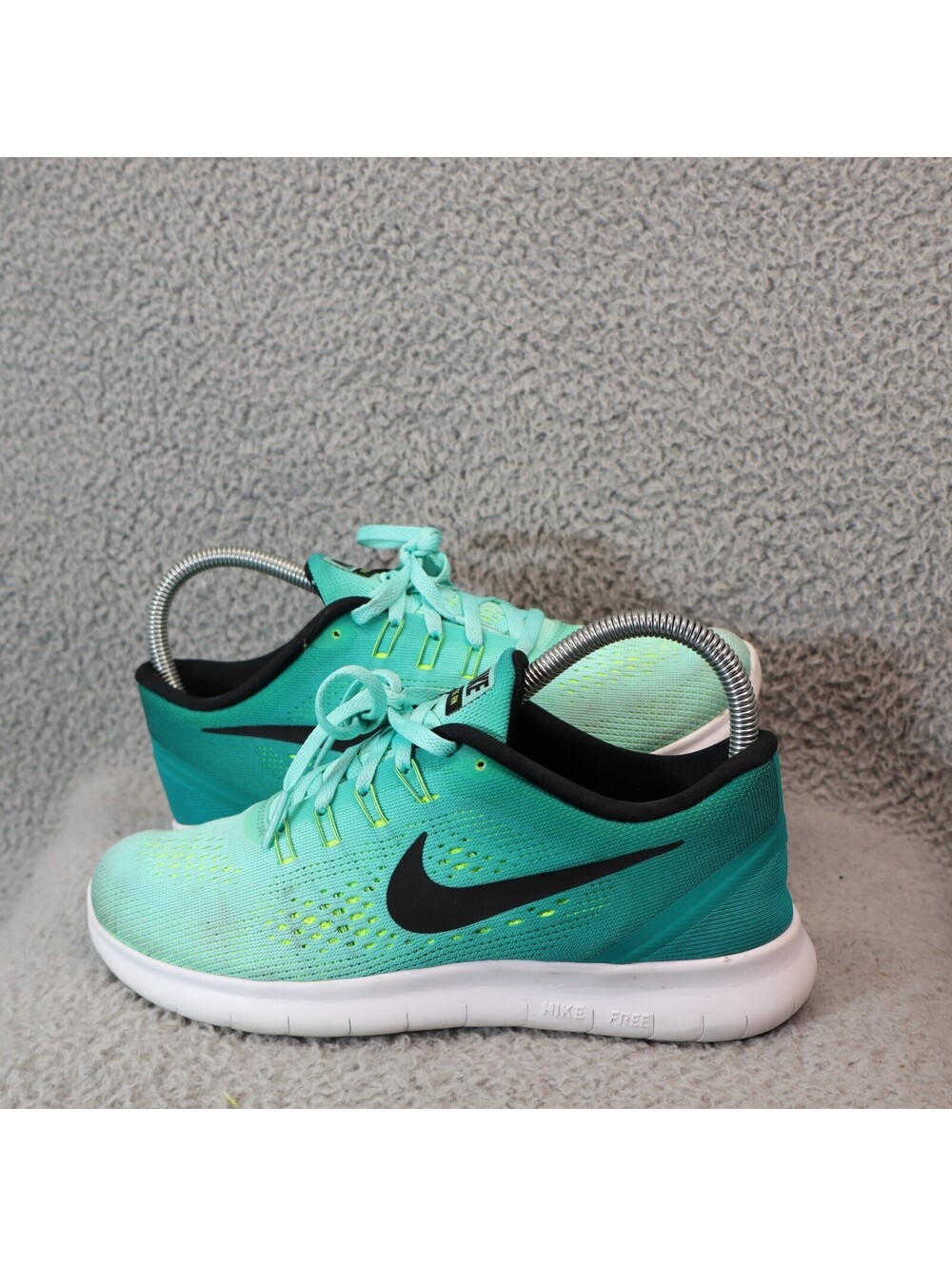 Nike Women sz 7 Free RN Hyper Turquoise Black Teal Volt